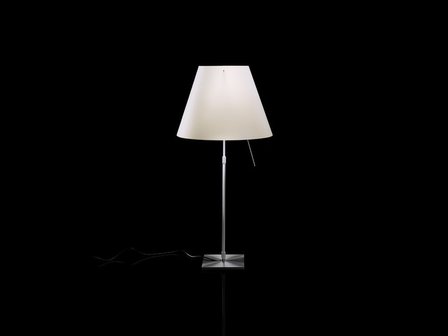 Luceplan Costanza tafellamp met hoogteverstelling en sensor gedimd 