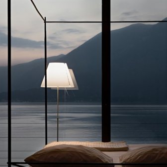 Luceplan Costanza vloerlamp hoogteverstelbaar sensor gedimd